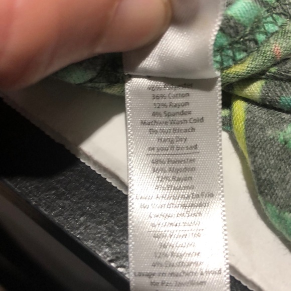 NWT LuLaRoe green print Classic T size small - Picture 9 of 9